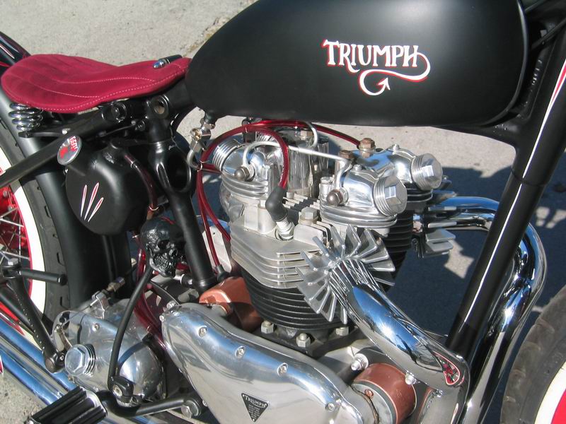 triumph_bobber3